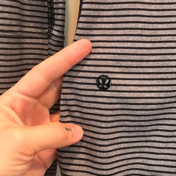 Lululemon 🍋 rare button front long sleeve shirt - Picture 4 of 4